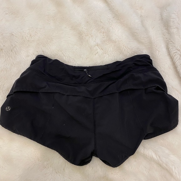 Lululemon Speed Up Shorts - Picture 3 of 4